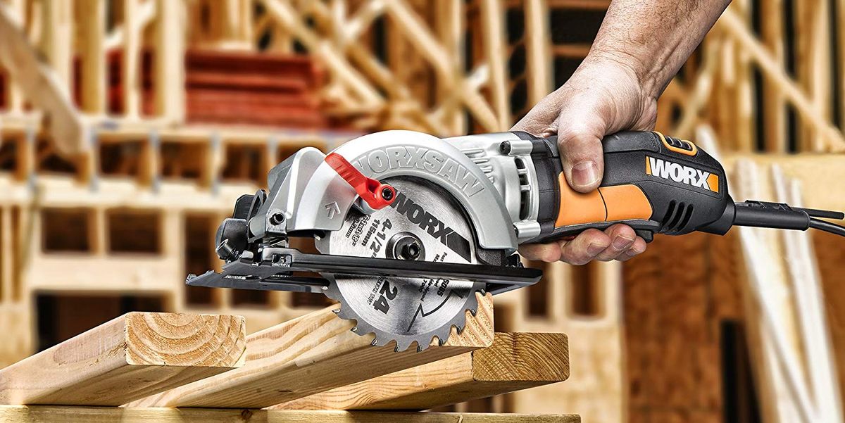 Circular saw, Abrasive saw, Tool, Handheld power drill, Carpenter, Power tool, Miter saw, Machine, Saw, Mitre saws, 