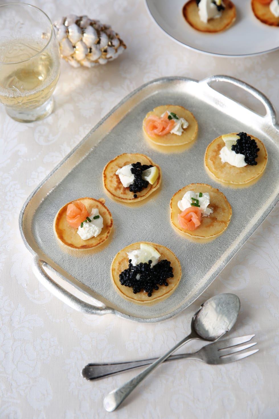 blinis de caviar y salmón