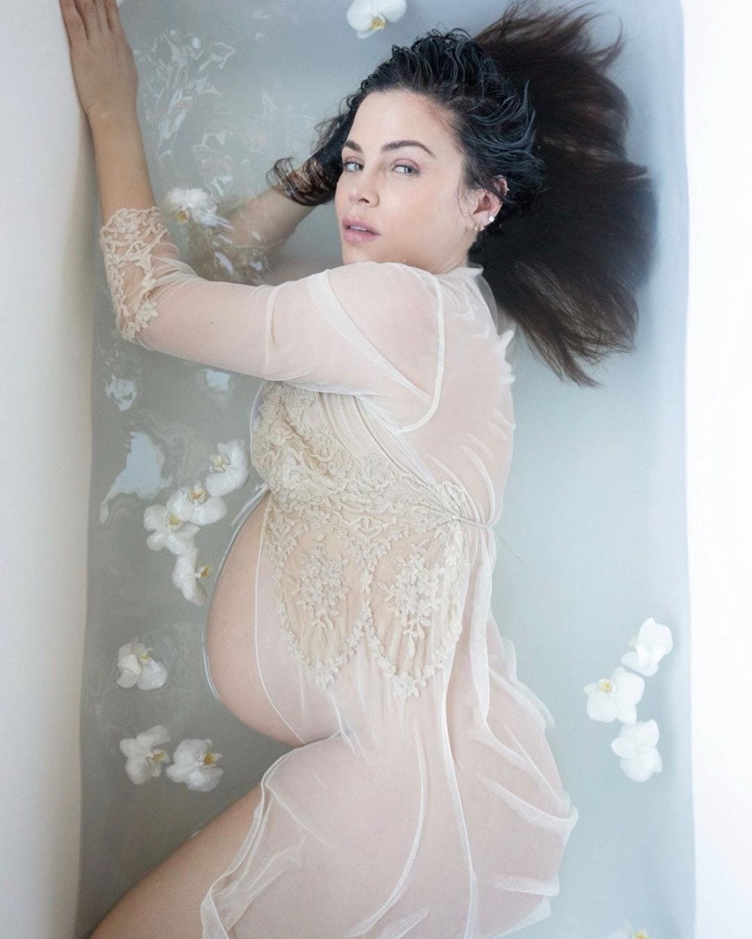 Naked Jenna Dewan Shows Off Pregnancy In Photoshoot On Instagram