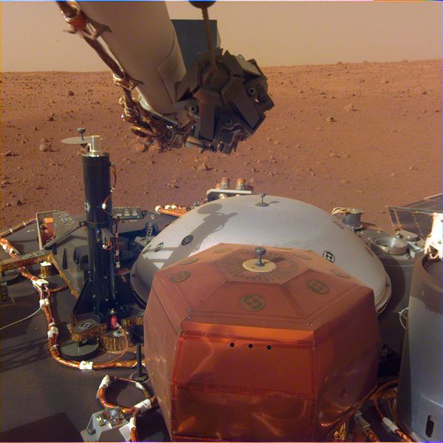 mars insight lander camera first shot