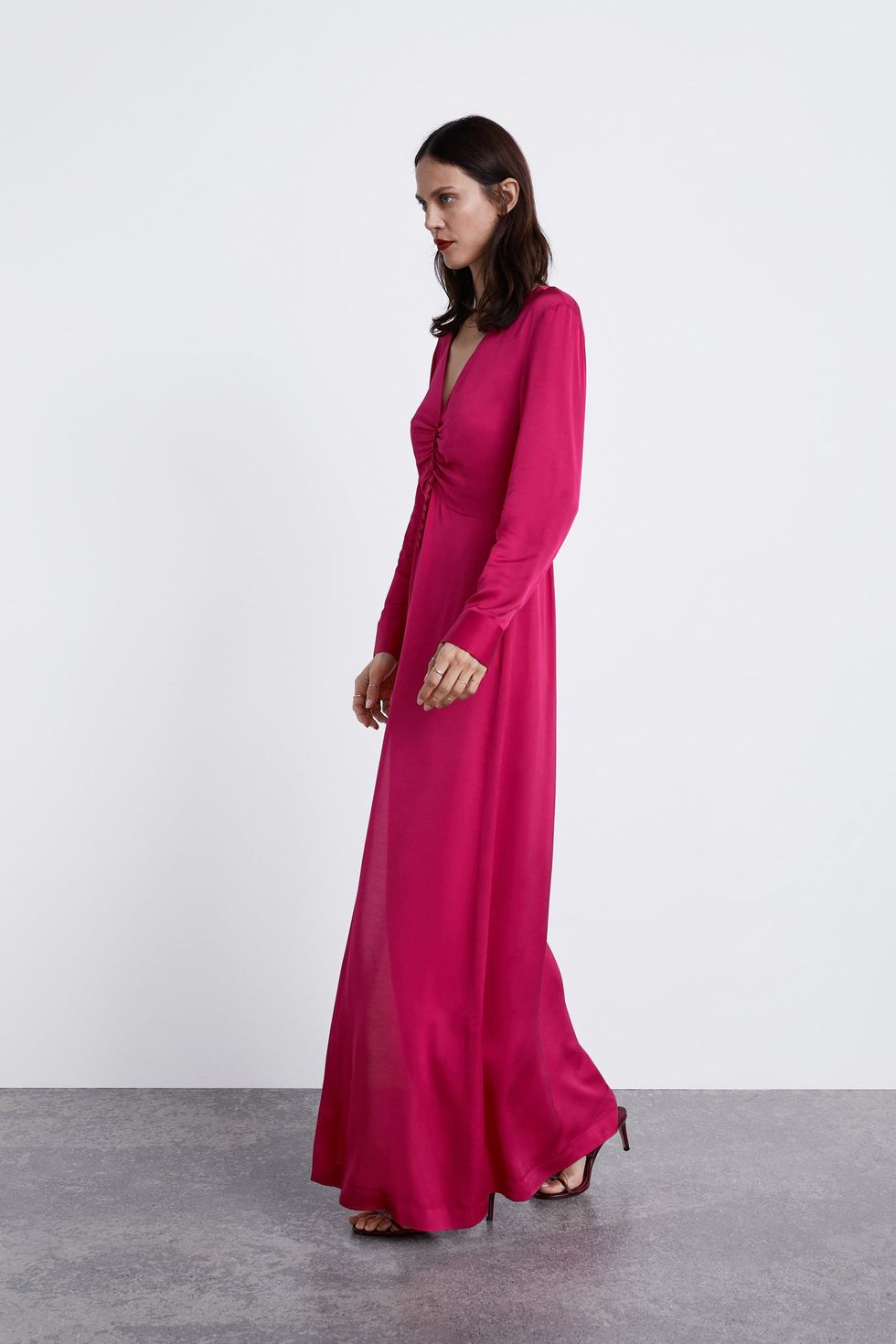 Asociación popurrí Desconocido Zara acaba de sacar a la venta el vestido de fiesta más bonito de su  historia - Zara vende un vestido espectacular en todas las tallas