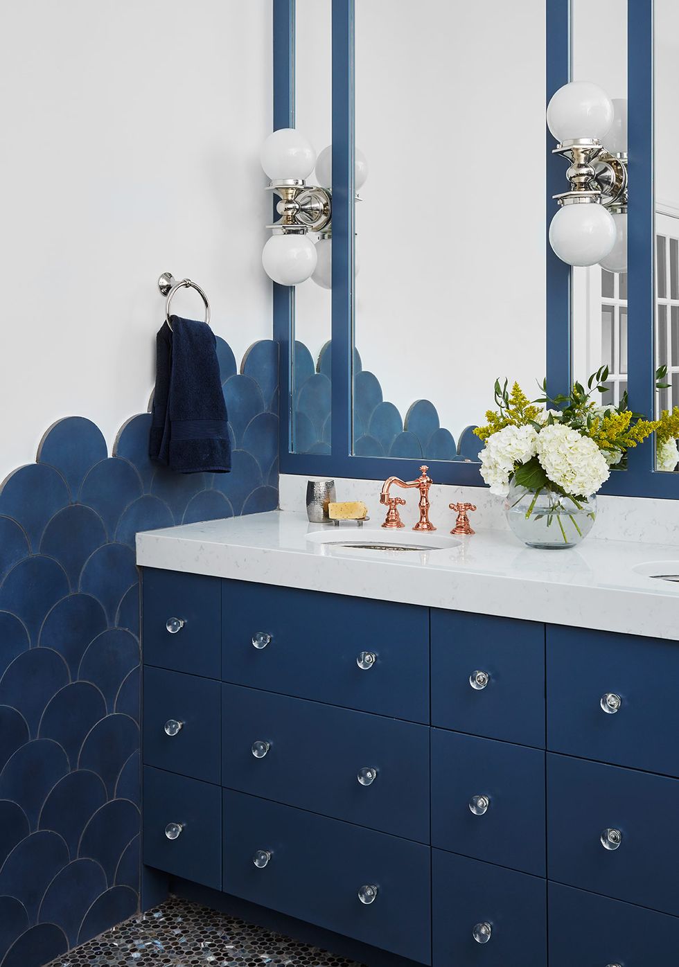 Blue, White, Chest of drawers, Furniture, Room, Cobalt blue, Table, Tile, Azure, Interior design, 