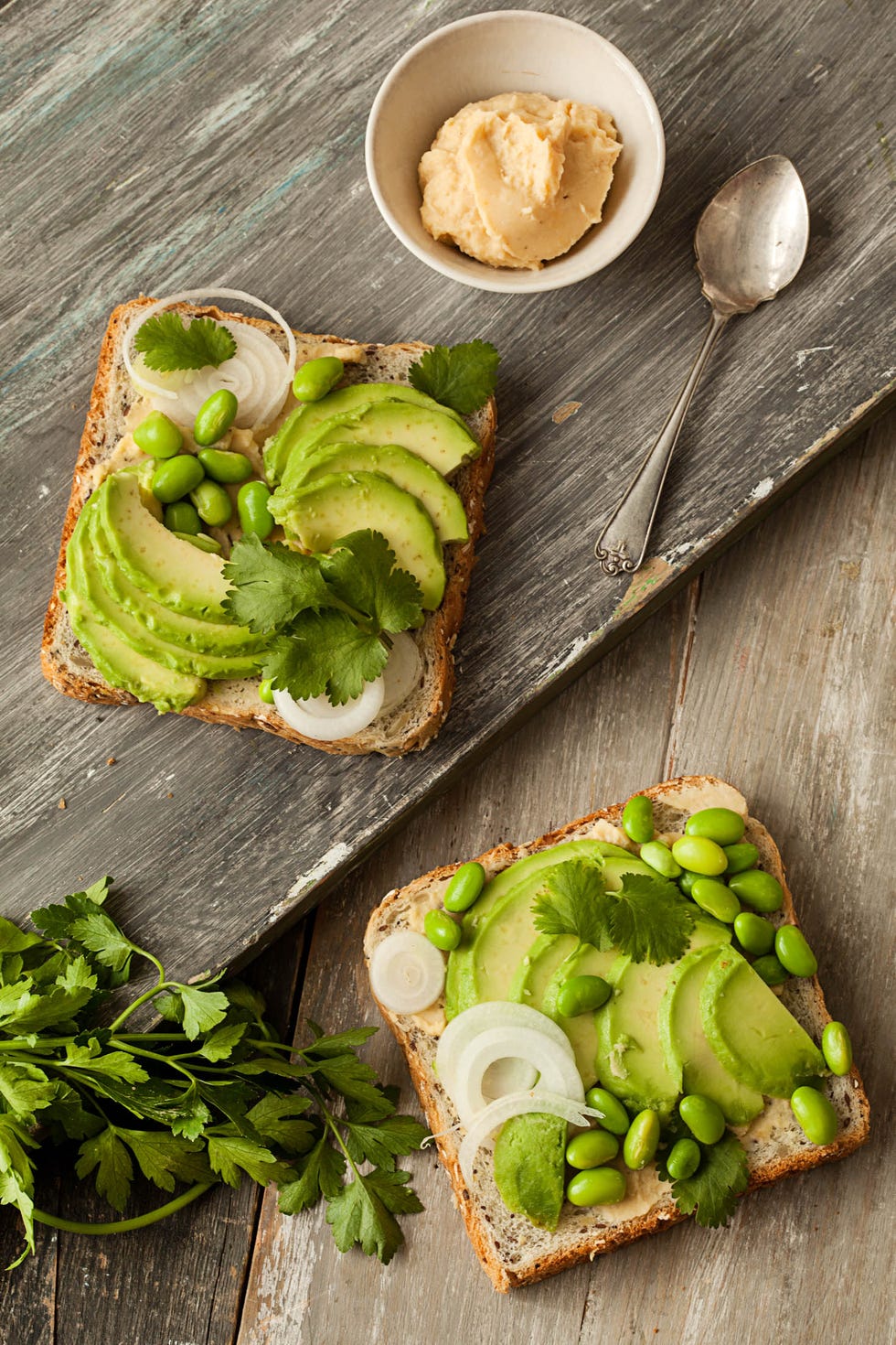 receta de verduras tostadas de aguacate y edamame