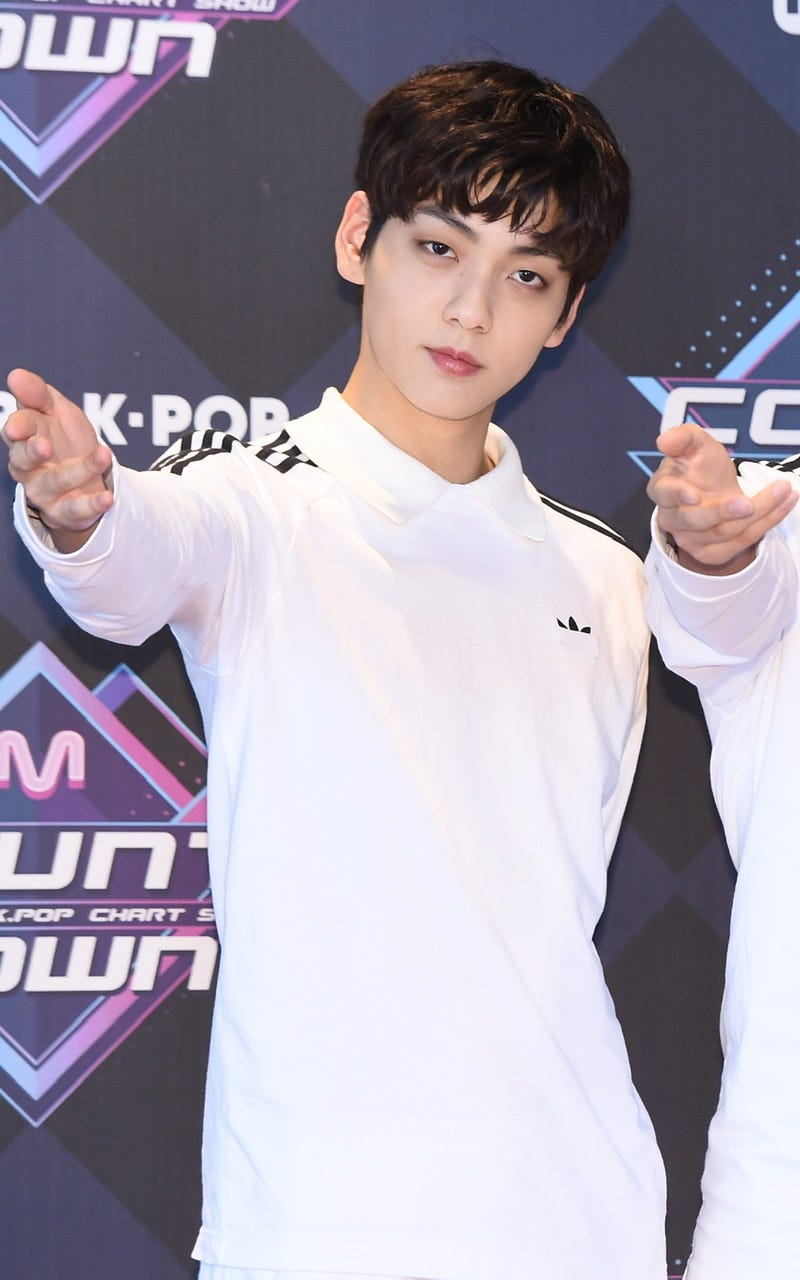 ☆TXT スビン着用☆【BEEN TRILL】☆スプレーTシャ.ツ☆ TXT“ことTOMORROW X TOGETHERのリーダー、スビンの最新