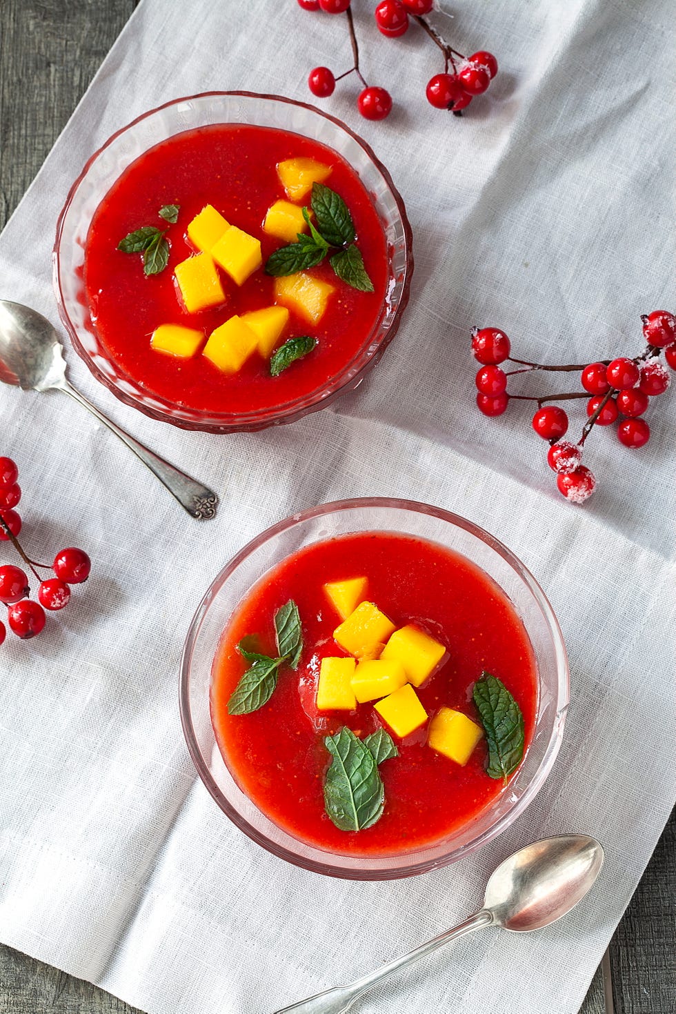 mango con coulis de fresa