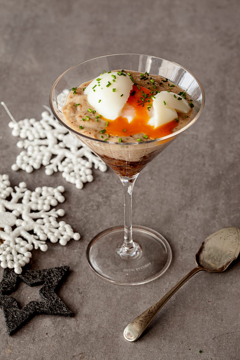 copa de huevos con foie