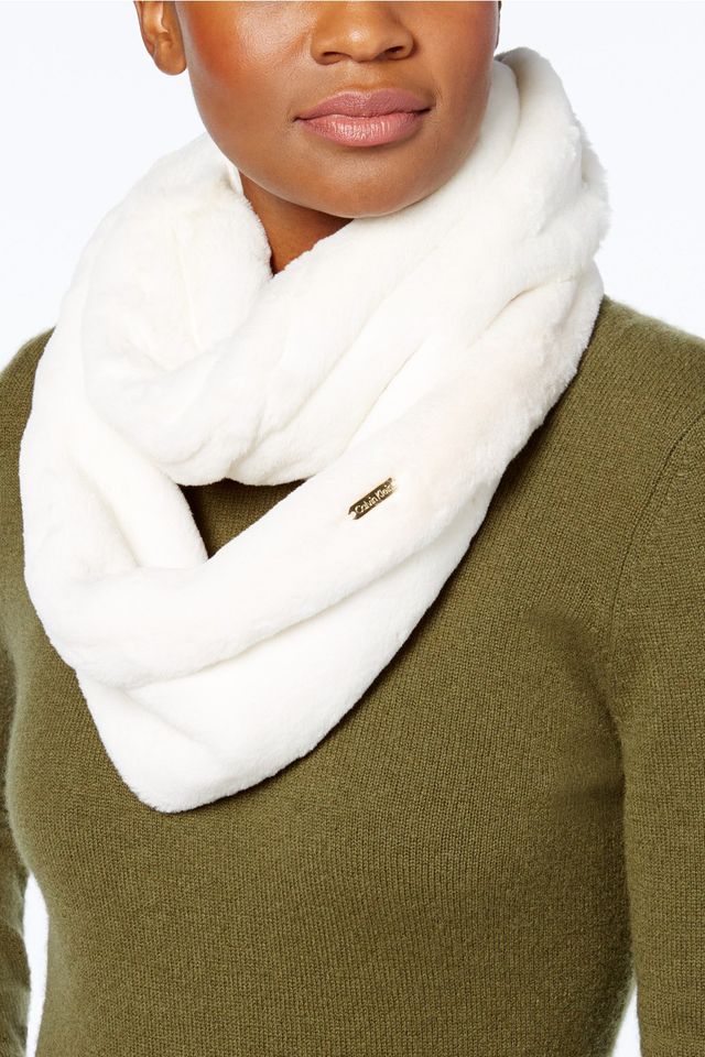 White, Clothing, Scarf, Neck, Brown, Stole, Beige, Wool, Wrap, Fashion accessory, 
