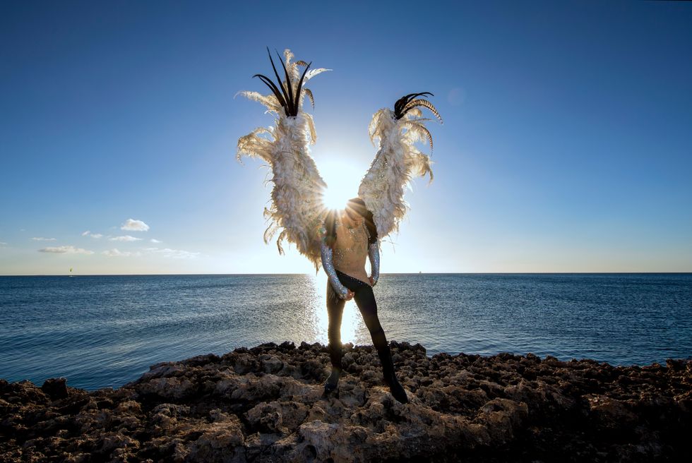 Uit Gezichten van Aruba 2017In 2017 stelde Marco Borsato de expositie en het boek Gezichten van Aruba samen Hiervoor reisde hij samen met fotograaf Raymond Rutting af naar Aruba Zij maakten daar beiden fotos van objecten situaties en mensen vanuit verschillende invalshoeken