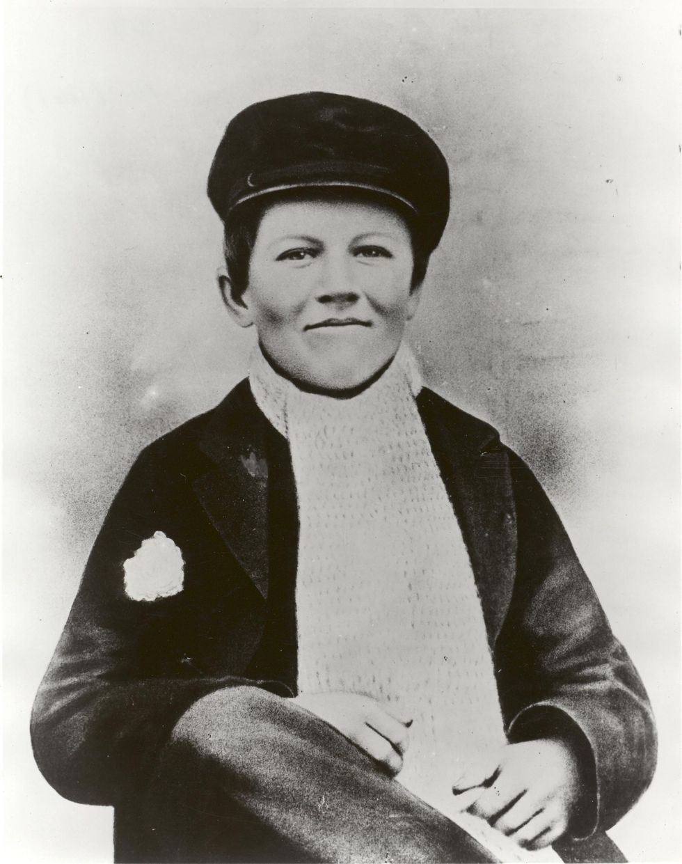 De jonge Thomas Alva Edison die op deze foto zon veertien jaar oud is had revolutionaire ideen waardoor hij vaak afgeleid was van het simpele werk dat hij moest doen voor de baantjes die hij had als jongeman