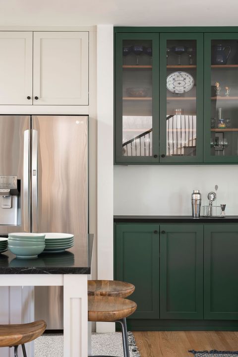 neutral kitchen with green bar