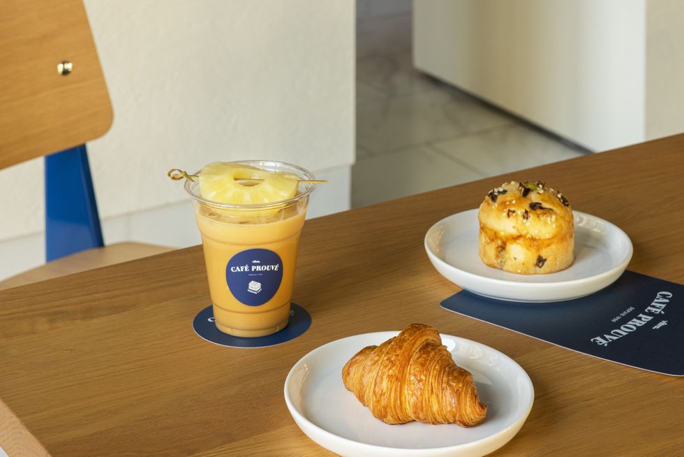 café prouvé by vitra限定六個月咖啡館！法式當代設計桌椅、楓糖可頌打造質感法式生活美學