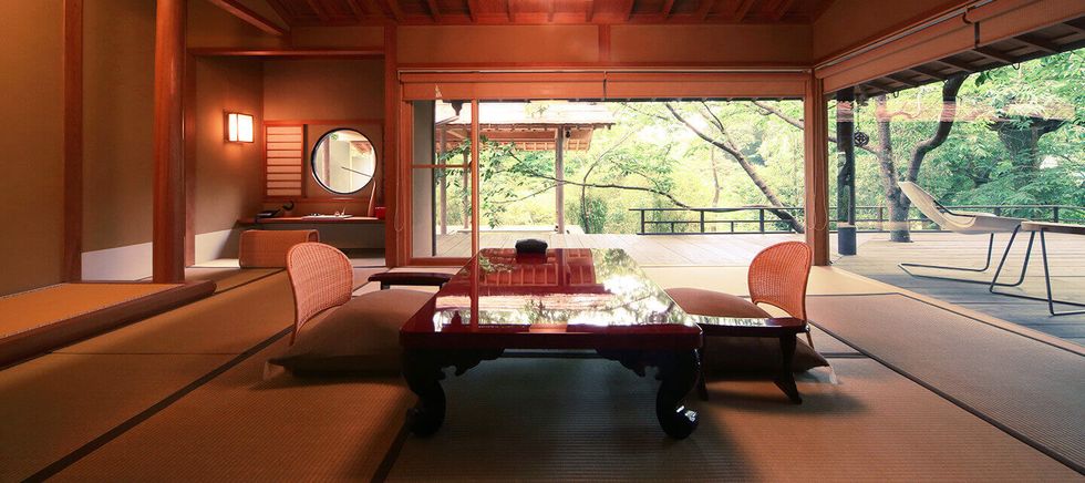 火車上的「日本傳統茶室」！極致奢華「七星號列車」—耗資30億日幣打造的移動美術館