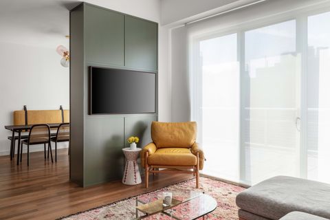 living room, green wall, tan chair