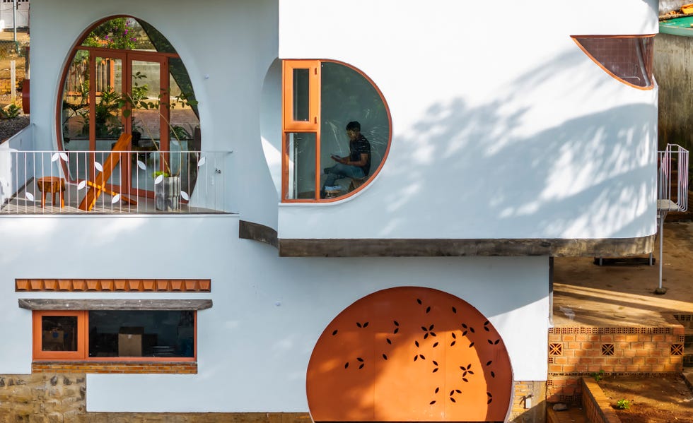 arquitectura organica, curvas y materiales naturales para una casa que redefine el concepto de hogar en un entorno tropical