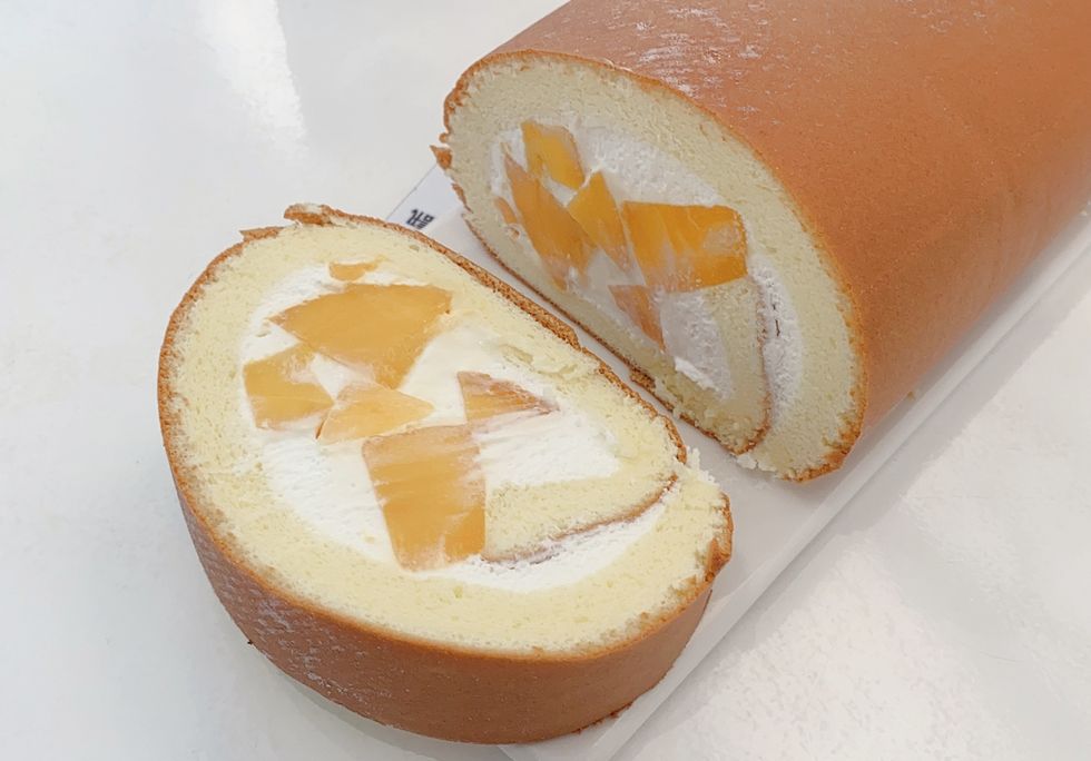 將一整顆芒果捲進生乳捲！亞尼克搶先推出夏季9款芒果甜點～大推重量級「新鮮芒果生乳捲」！