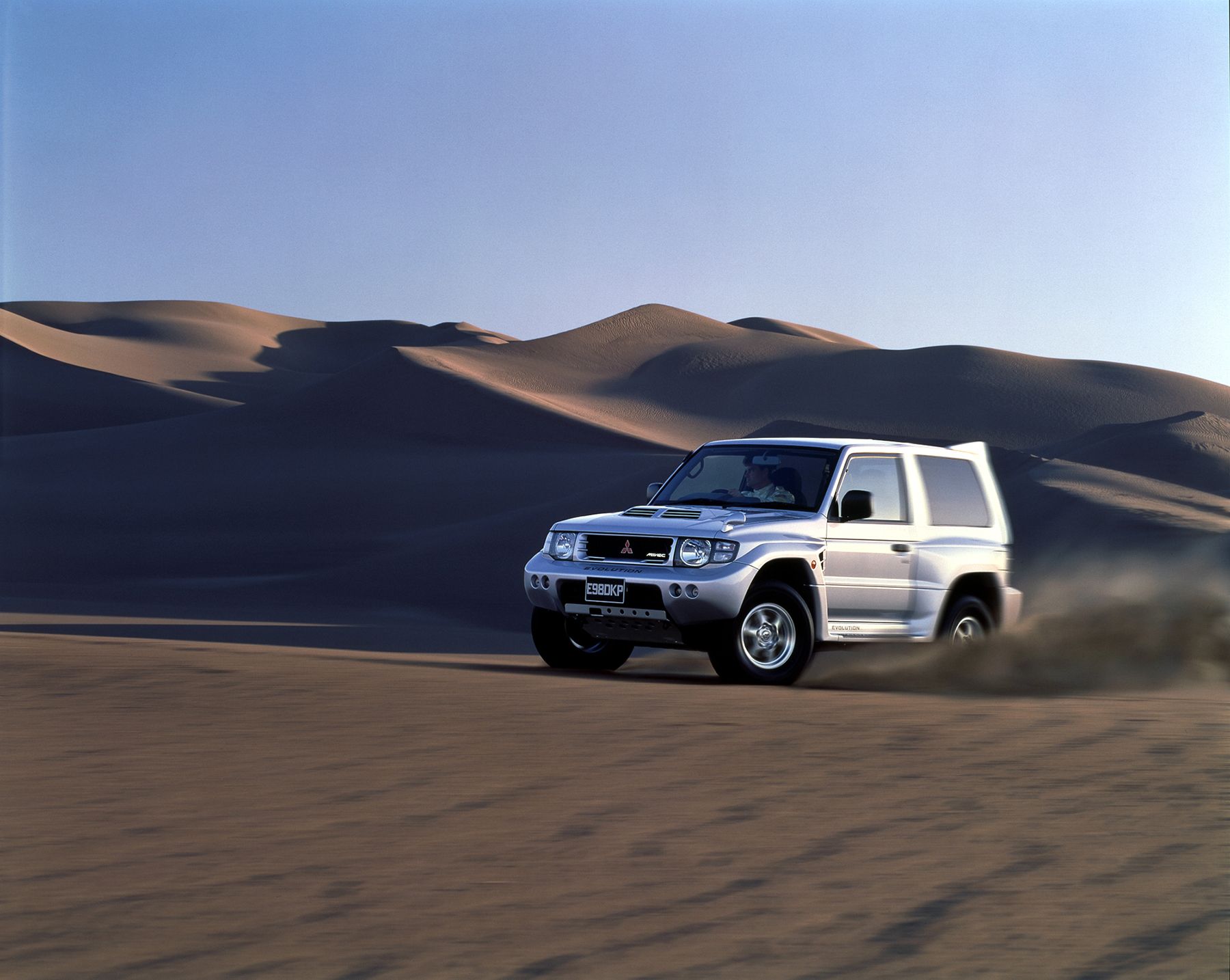 懐かしの名車】三菱「パジェロ」：新境地を切り開いた日本の名作SUV