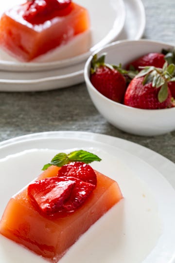 leche de almendras con gelatina de fresa