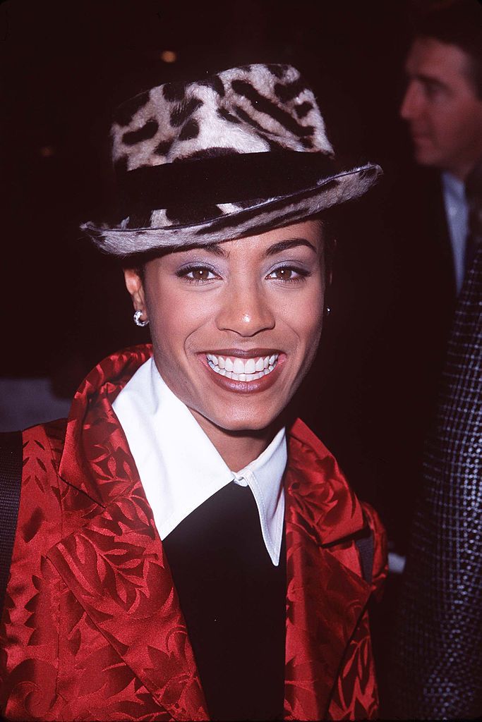 best 90s fashion trends, jada pinkett smith wearing a leopard print hat