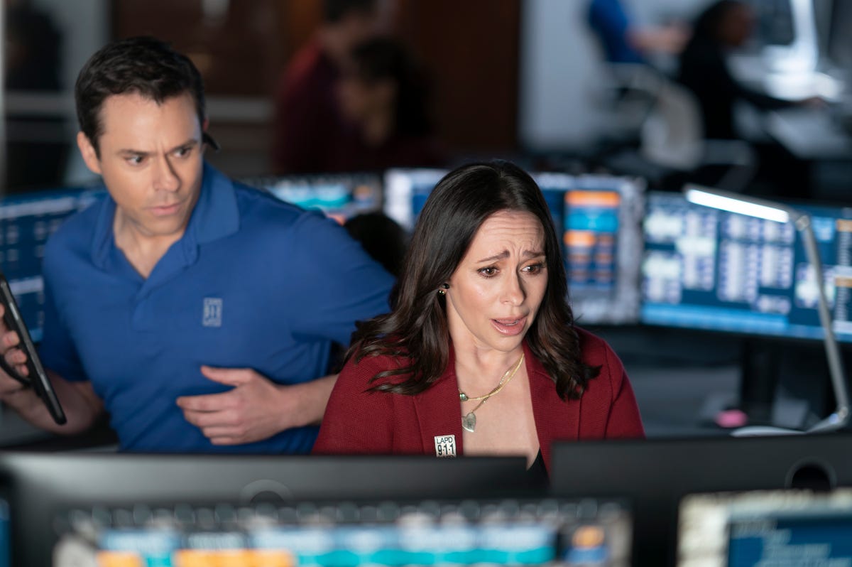 '9-1-1' Star Jennifer Love Hewitt Teases "Intense" Season 7 Finale - Is Jennifer Love Hewitt Leaving 911 For Good