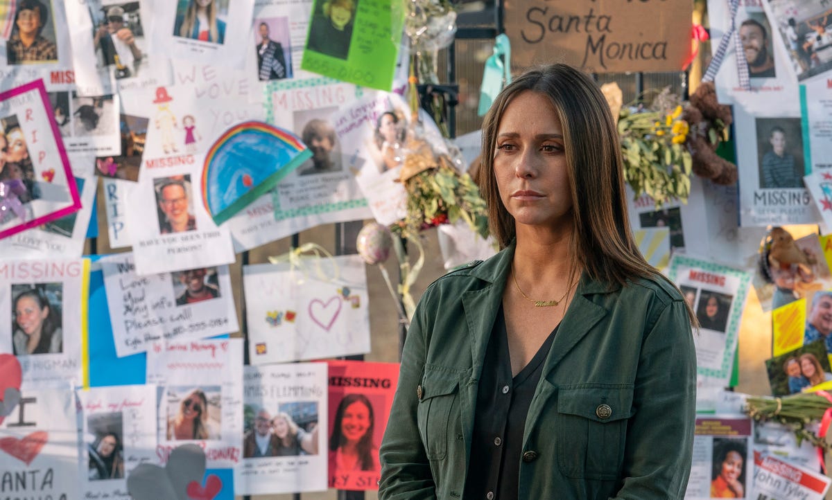 '9-1-1' Fans Rally Around Jennifer Love Hewitt After Heartbreaking - Is Jennifer Love Hewitt Leaving 911 For Good