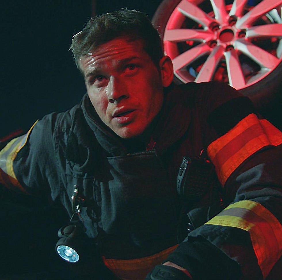 911-season-7-premiere-date-cast-spoilers-news 911 season 7 premiere date cast spoilers news