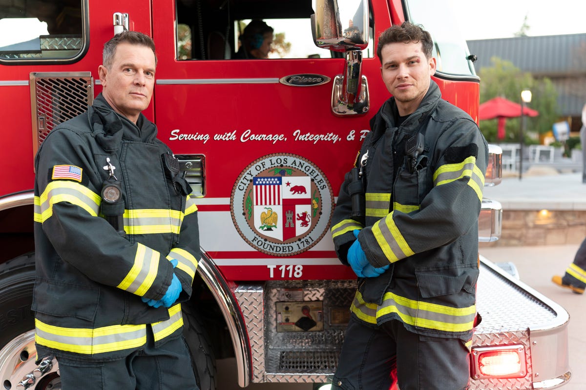 911 season 8 finale oliver stark peter krause exit