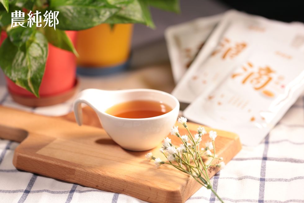 Cup, Food, Chinese herb tea, Coffee cup, Tea, Table, Drink, Ingredient, Tableware, Cup, 