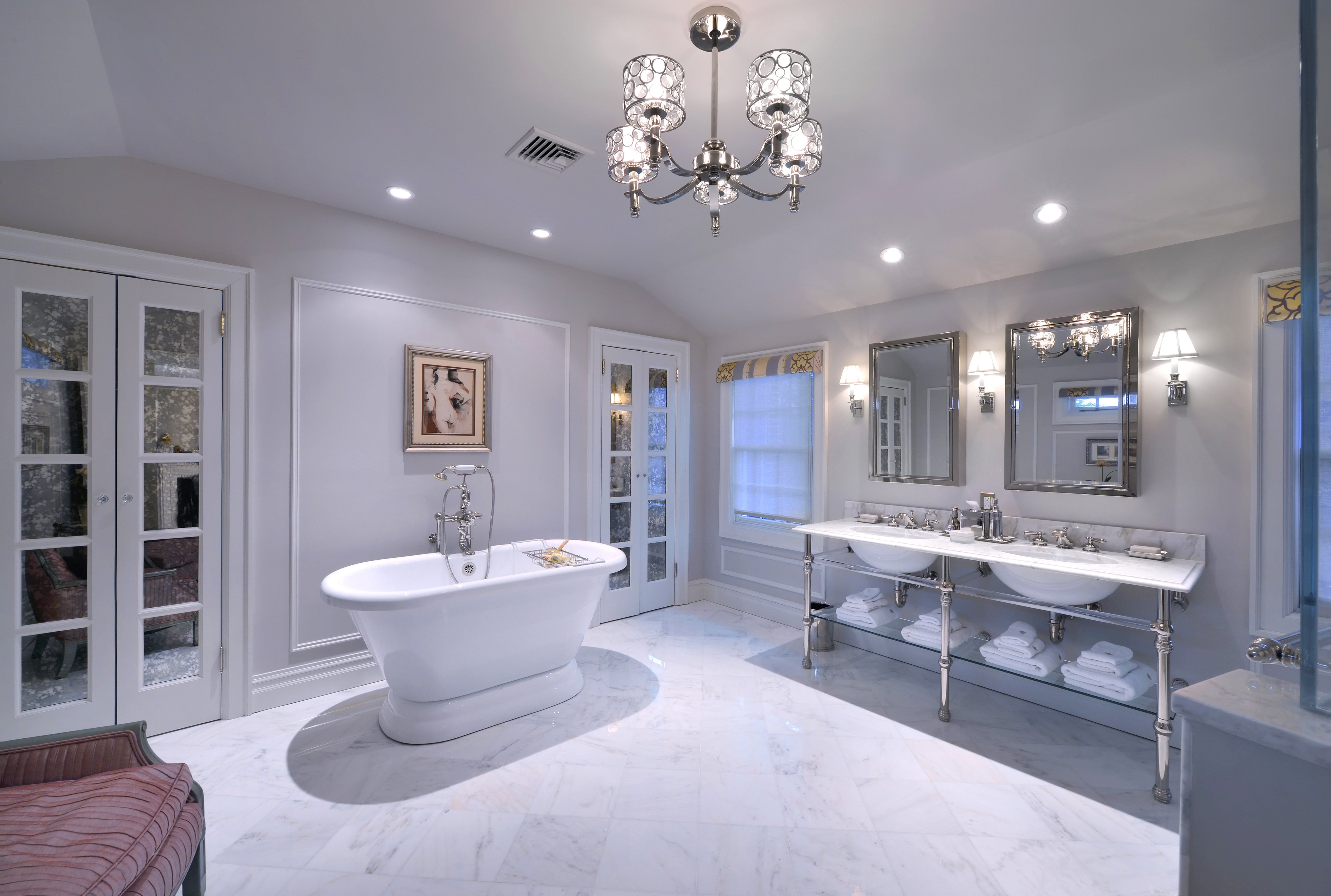 30 Perfect Bathrooms with Luxurious, Curved Tubs - Round Bathtub Ideas