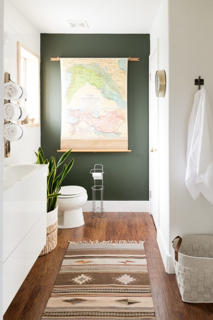bathroom paint colors, hunter green backdrop in a white bathroom
