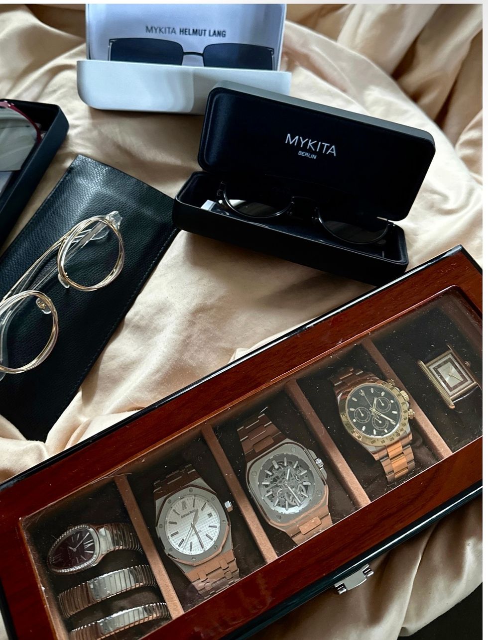 【曬收藏】alin根本專業錶迷！「第一支勞力士daytona、上百副眼鏡、leica相機」等3個關於時間的alin收藏故事