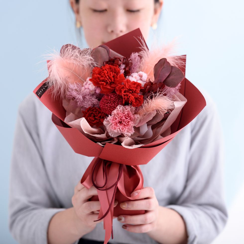 Bouquet, Flower, Cut flowers, Red, Pink, Plant, Floristry, Hand, Child, Flower Arranging, 