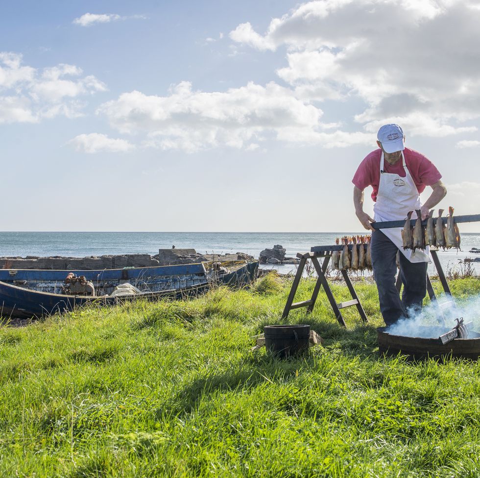 arbroath smokies being prepared by iain r spink on the beach at auchmithie