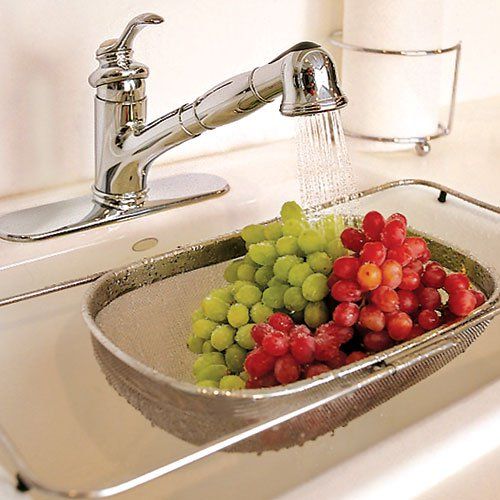 washing grapes
