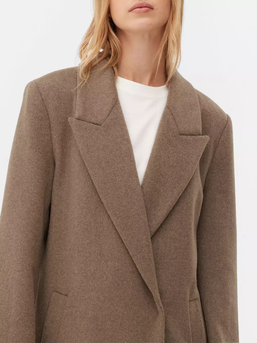 Primark lanza su abrigo de lana premium con el diseño nórdico que