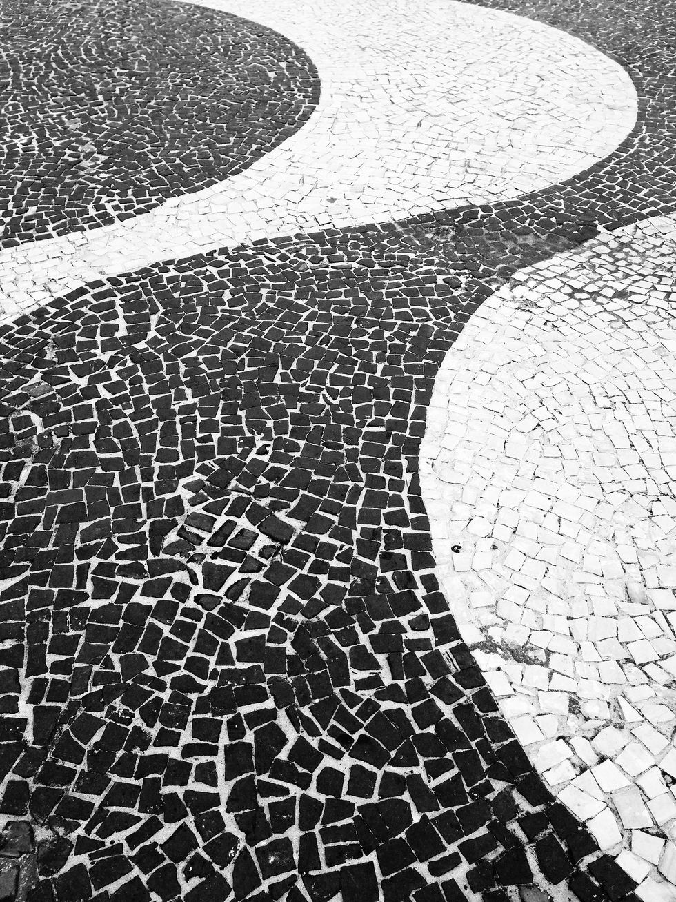 Het iconische tegelwerk van het voetpad van de Copacabana Foto Luciano do Monte RibasFlickr