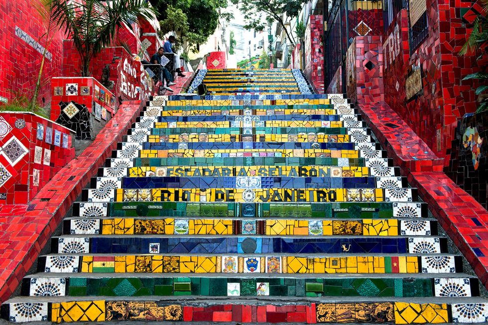 De Escadaria Selarn verbindt de wijk Lapa met het hoger gelegen Santa Teresa Foto Vincent PoulissenFlickr