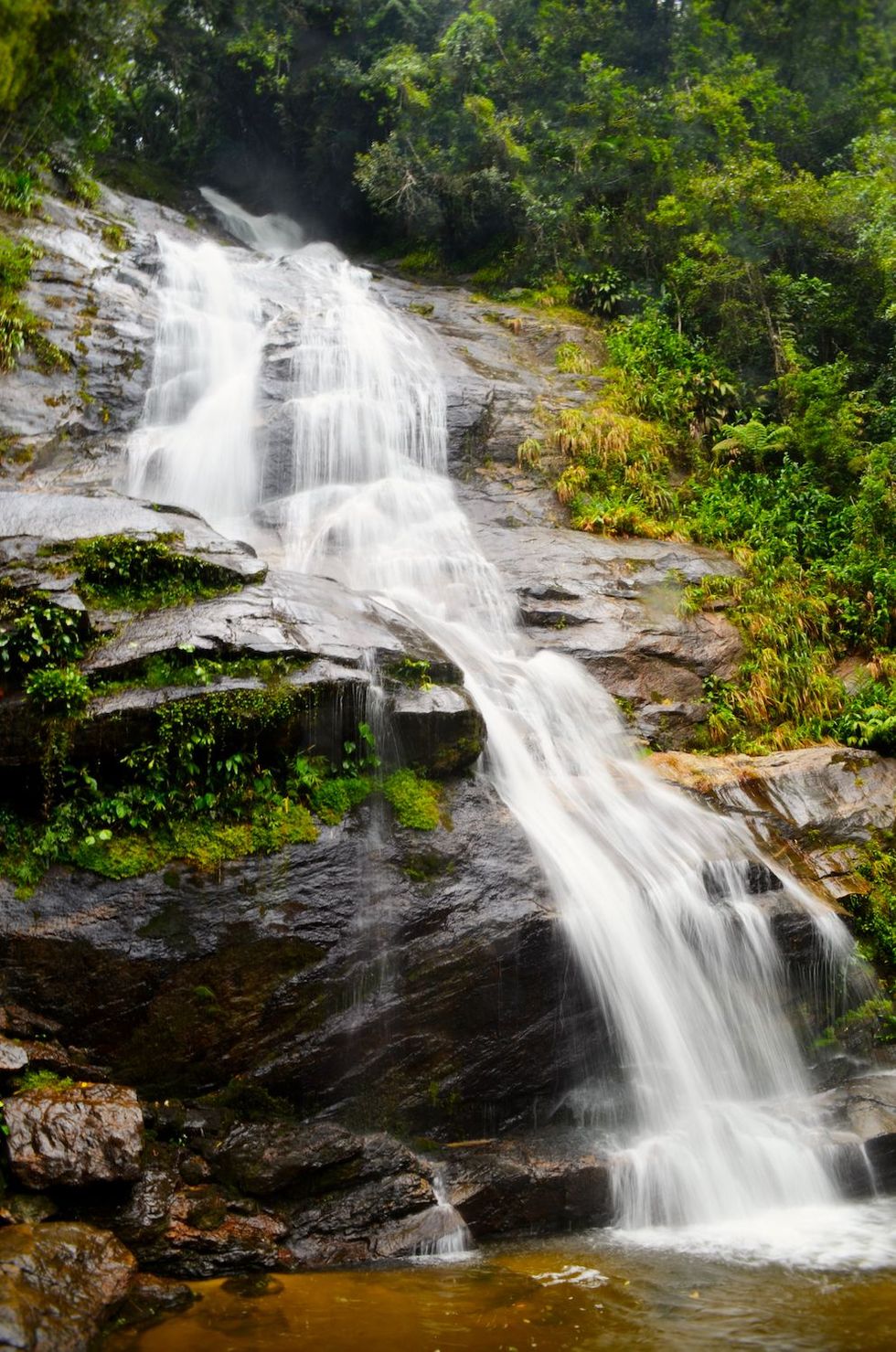 Een waterval in het Tijucaregenwoud Foto Yukun ChenFlickr