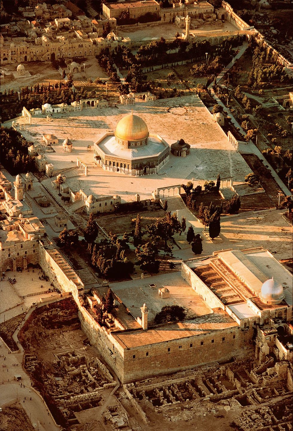 De AlAqsamoskee hier op deze foto was een heilige plaats voor de islam Kruisvaarders dachten dat het ook de legendarische Tempel van Salomo was en maakten de moskee tot hun hoofdkwartier