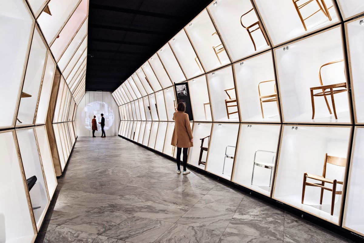 Designmuseum Danmark toont ambacht textiel mode en meubels