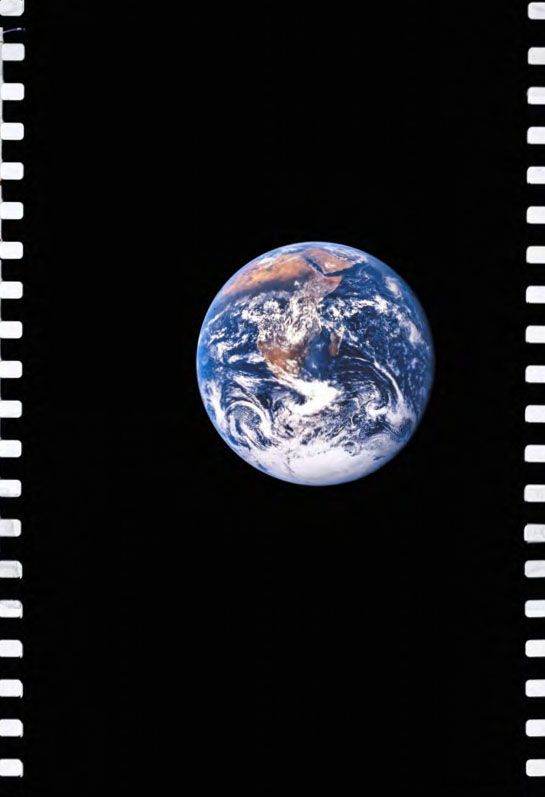 Een van de populairste NASAfotos is deze opname van de aarde gemaakt in 1972 van een afstand van ongeveer 29000 kilometer Apollo 17 was toen op weg naar de maan