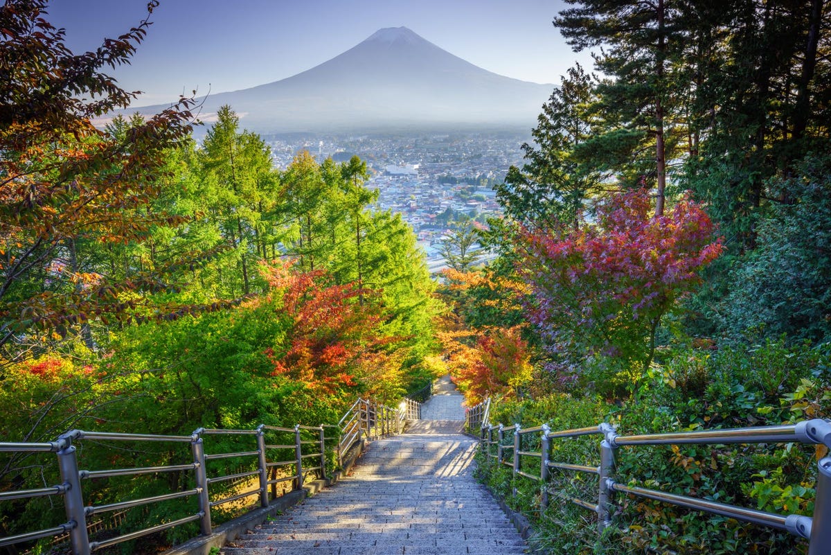 De klim naar de top van de berg Fuji wordt gezien als een spirituele reis De Yoshidatrail is de meest toegankelijke route naar boven