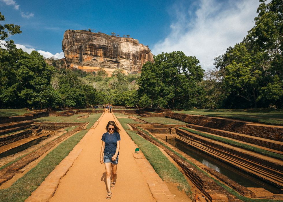 Het pad naar de Leeuwenrots in Sri Lanka leidt door eeuwenoude tuinen