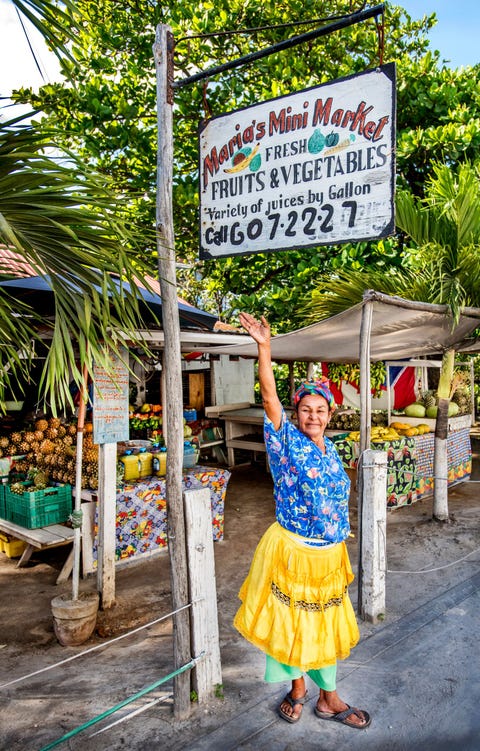 Een verkoopster van groente en fruit in San Pedro Het meeste fruit uit Belize  vooral citrusvruchten  wordt naar Florida gexporteerd