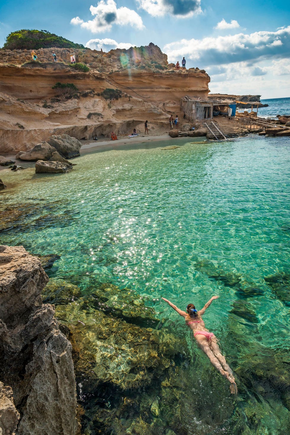 Het rotsige Cal des Mort is een van de mooiste baaien van het eiland een perfecte spot voor snorkelaars