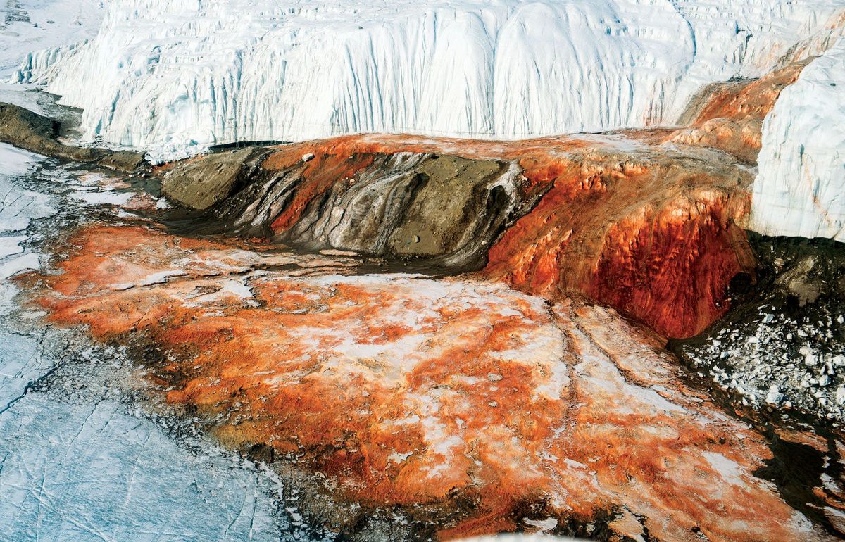 De roodbruine Bloedwaterval op Antarctica dankt zijn naam aan zijn ongebruikelijke kleur maar de werkelijke samenstelling van het water  en de reden waarom het bij zulke lage temperaturen stroomt  bleef lange tijd een raadsel