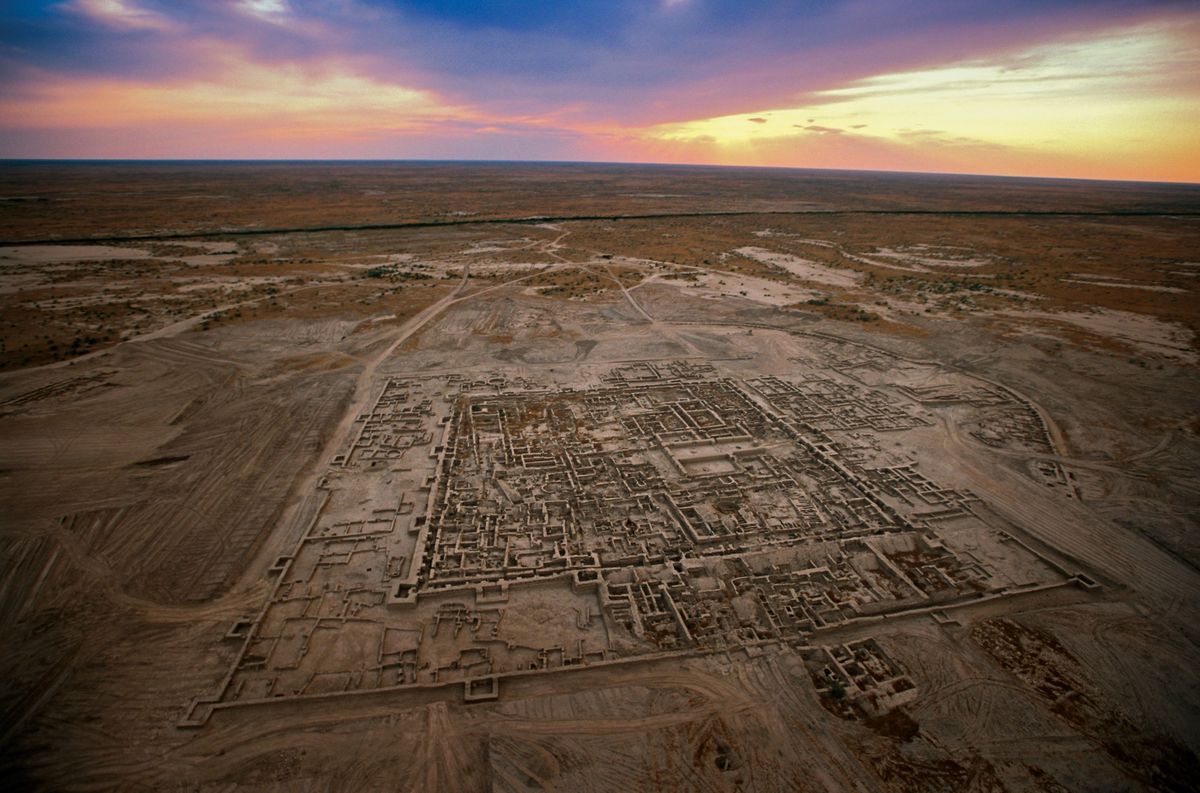 Gonur Tepe kwam tot bloei in het tweede millennium vC De stad gelegen in het huidige Turkmenistan bestaat uit een centrale citadel omgeven door een verdedigingsmuur met waterputten die cruciaal waren om te overleven in deze oasestad