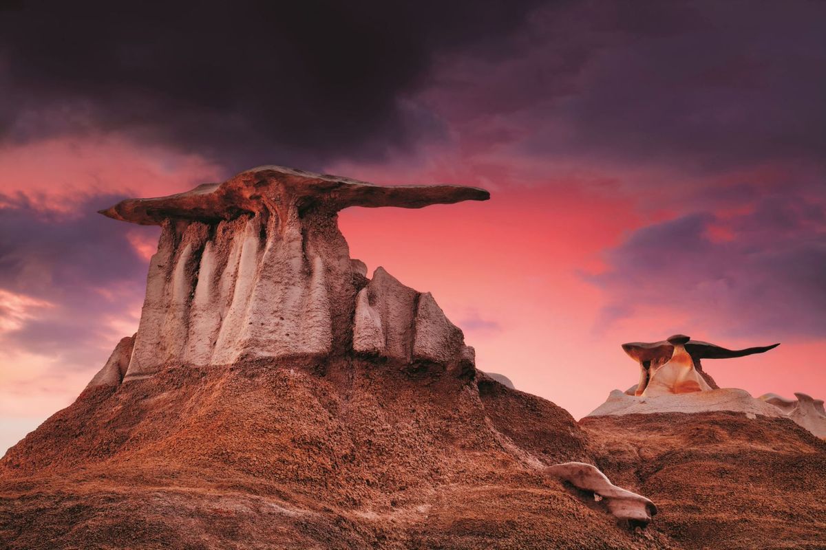 Tolkienlezers wanen zich in de badlands van Bisti in MiddenAarde New Mexico VS