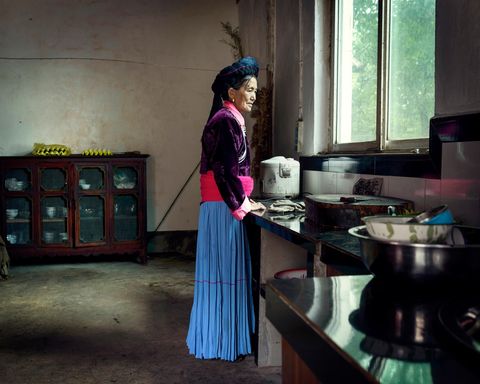 Du Zhi Ma 61 woont in het dorp Zhashi en leeft al sinds haar achttiende samen met haar partner Gan Ru Hij brengt veel tijd bij haar thuis door maar officieel woont hij nog bij zijn moeder