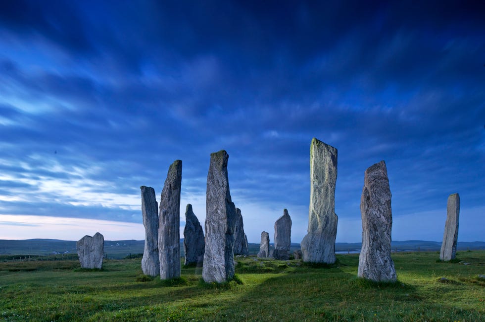 De Calanais Standing Stones op het eiland Lewis in de BuitenHebriden werden in de vroege bronstijd geplaatst in een kruisvormig patroon met een steencirkel