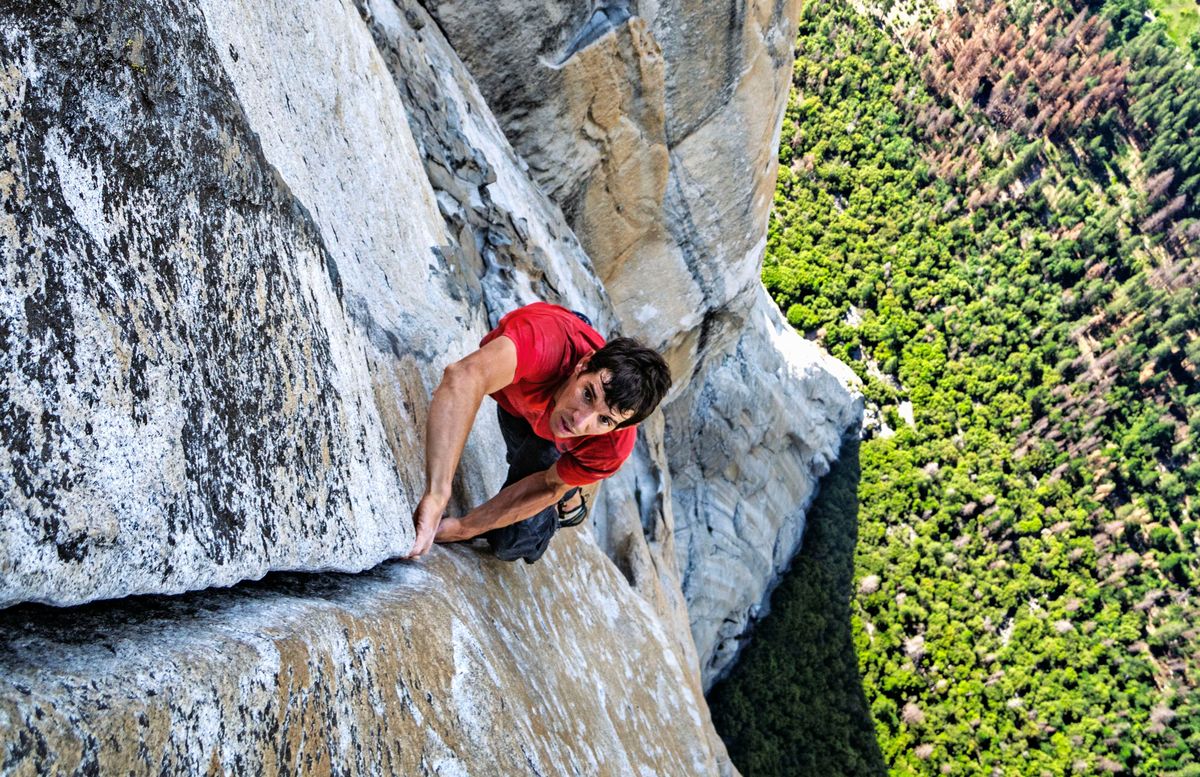 Jimmy Chin maakte deze foto van Alex Honnold toen die de top van El Capitan bijna had bereikt